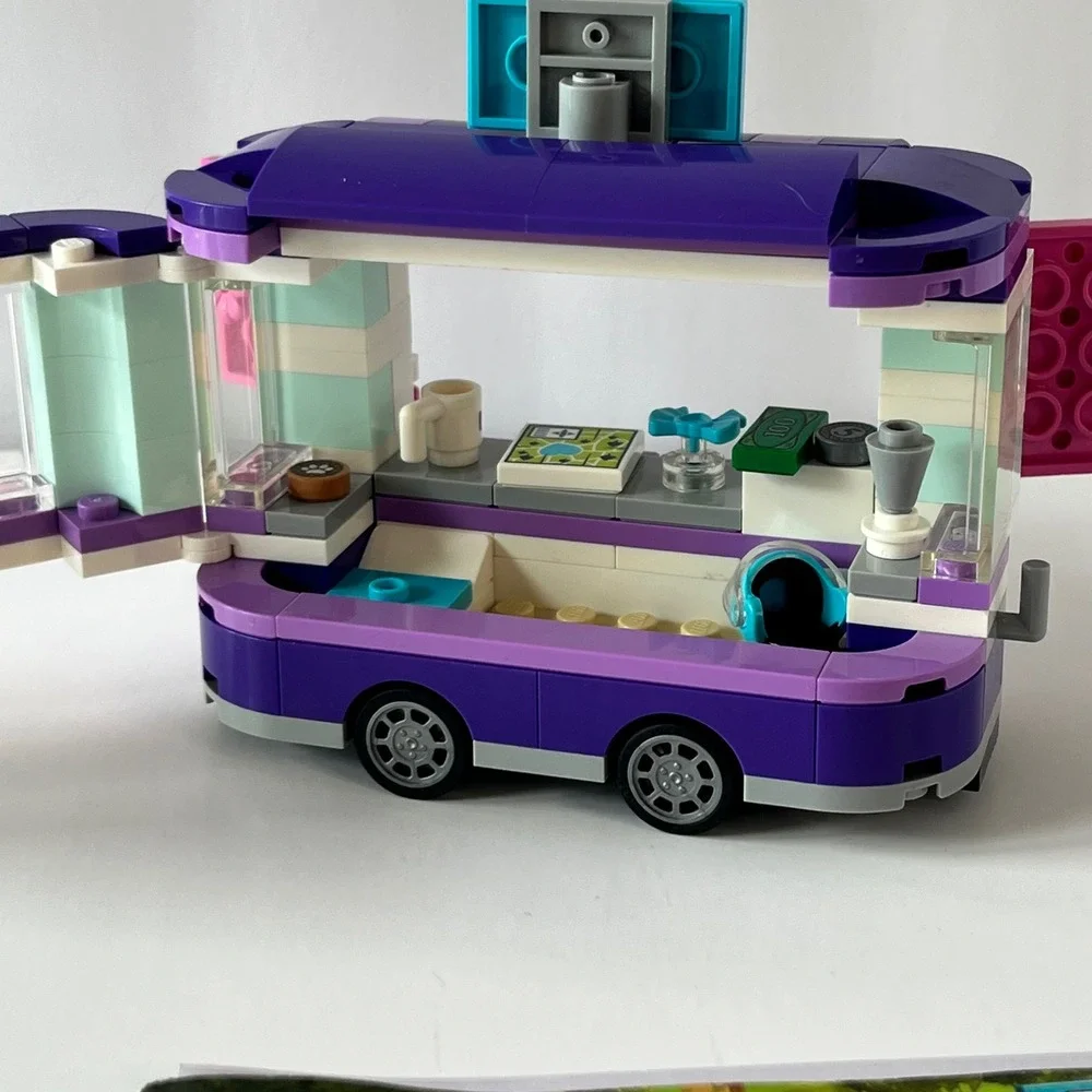 LEGO Friends Emmas Art Stand 41332 Trailer‎ Scooter Chico Cat Mini-Doll Set